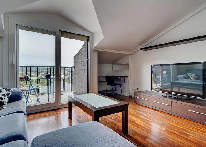 Luminoso Atico Con Terraza, Irun, Parking, 4Pax