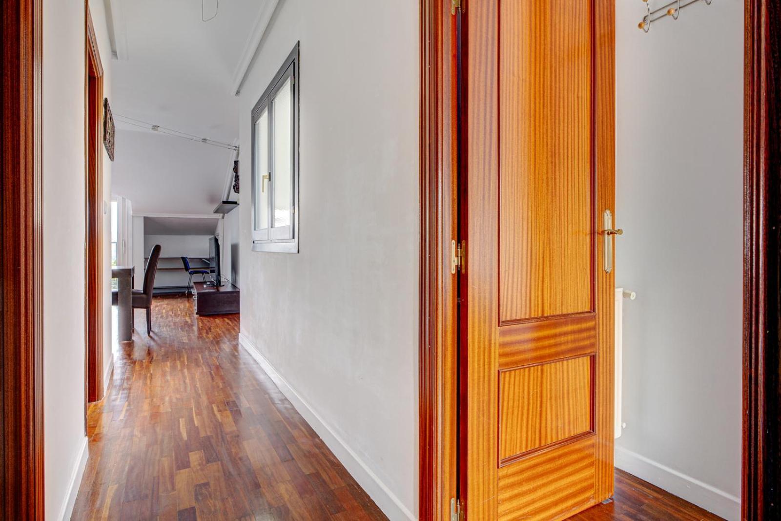 Apartament Luminoso Atico Con Terraza, Irun, Parking, 4pax *
