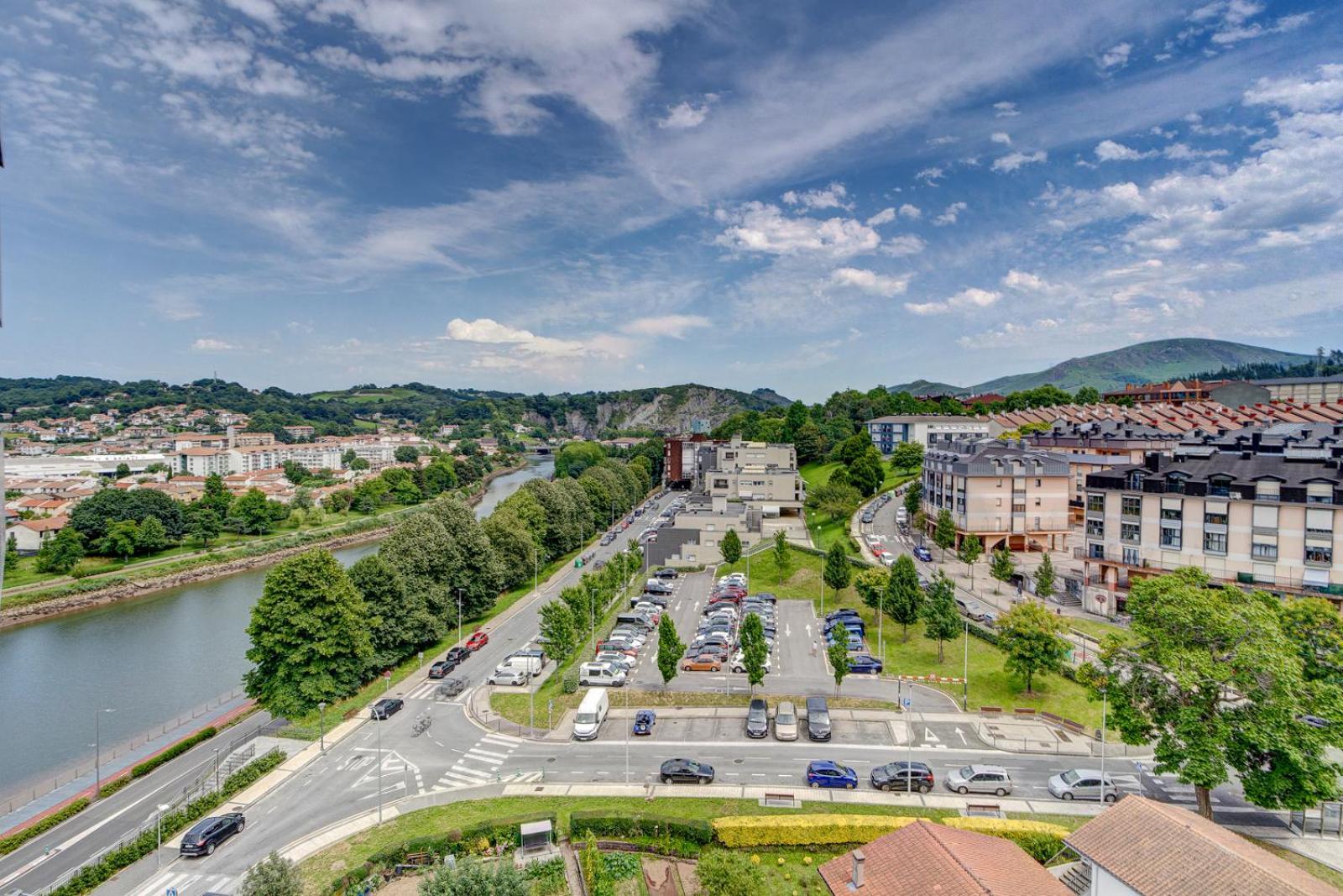 Luminoso Atico Con Terraza, Irun, Parking, 4pax Apartament *