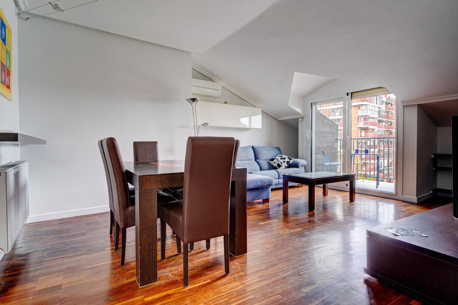 Luminoso Atico Con Terraza, Irun, Parking, 4pax Apartament *