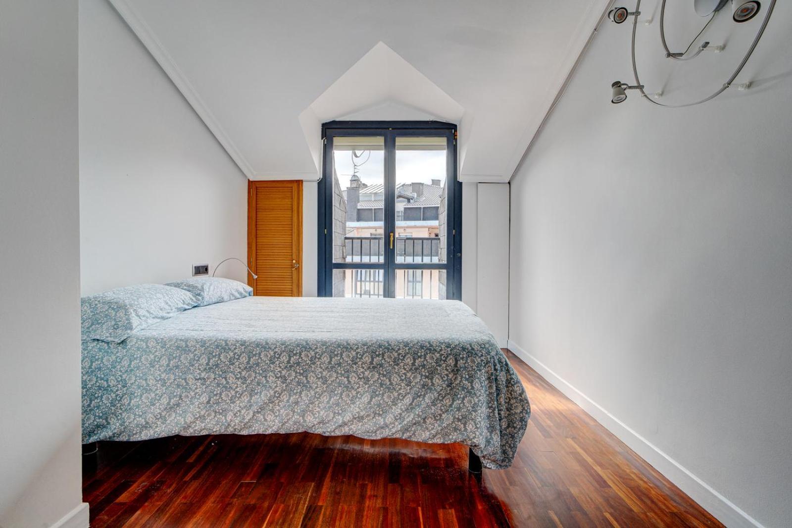 Apartament Luminoso Atico Con Terraza, Irun, Parking, 4pax *