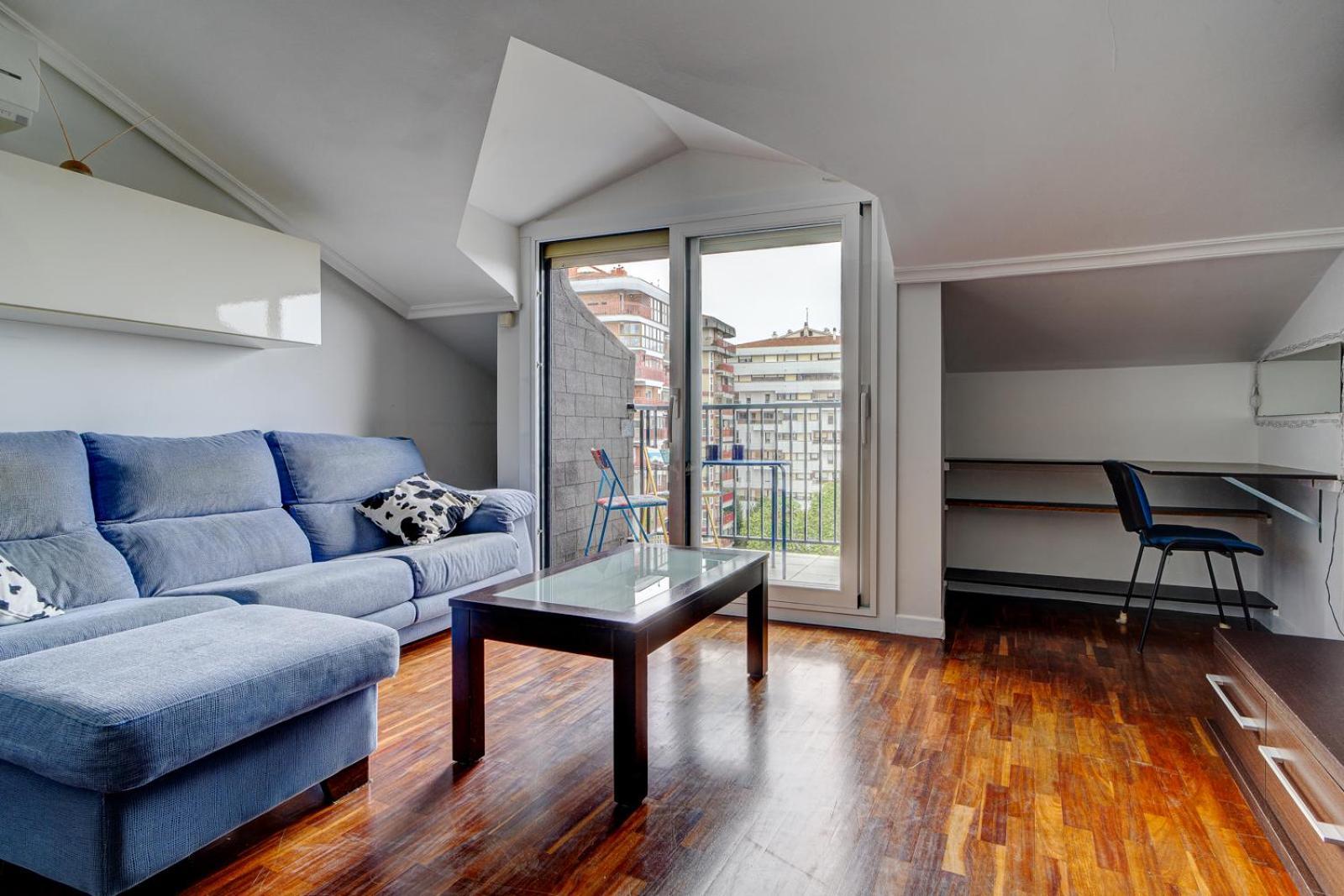 Luminoso Atico Con Terraza, Irun, Parking, 4pax *