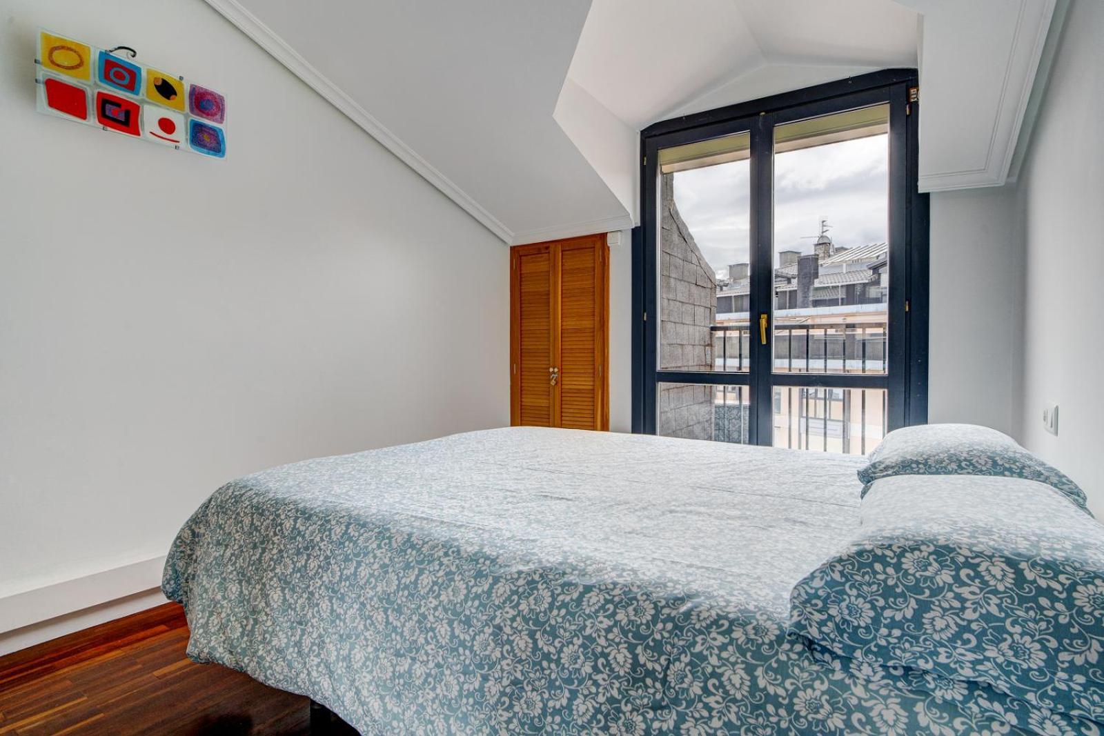Luminoso Atico Con Terraza, Irun, Parking, 4pax Apartament Irun