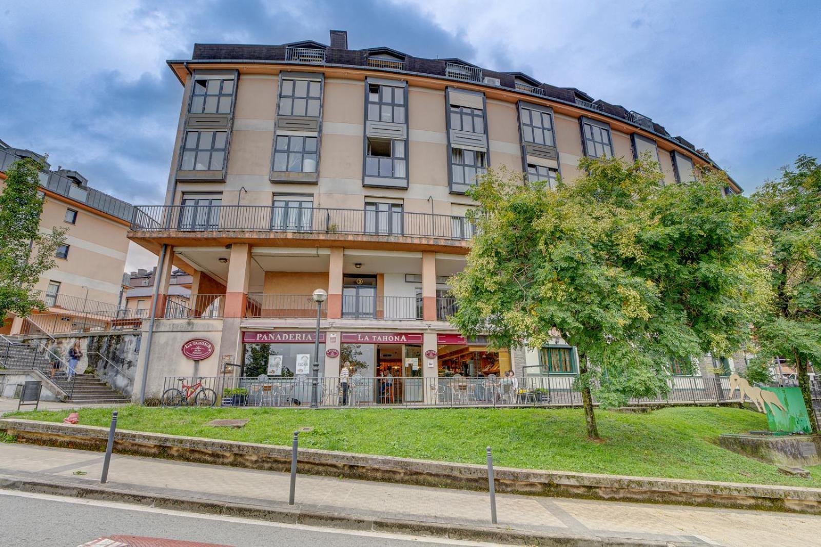 Luminoso Atico Con Terraza, Irun, Parking, 4pax Apartament