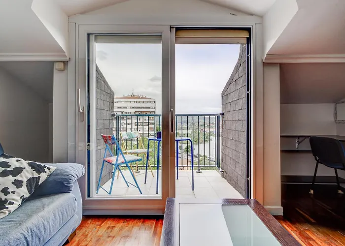 Luminoso Atico Con Terraza, Irun, Parking, 4Pax