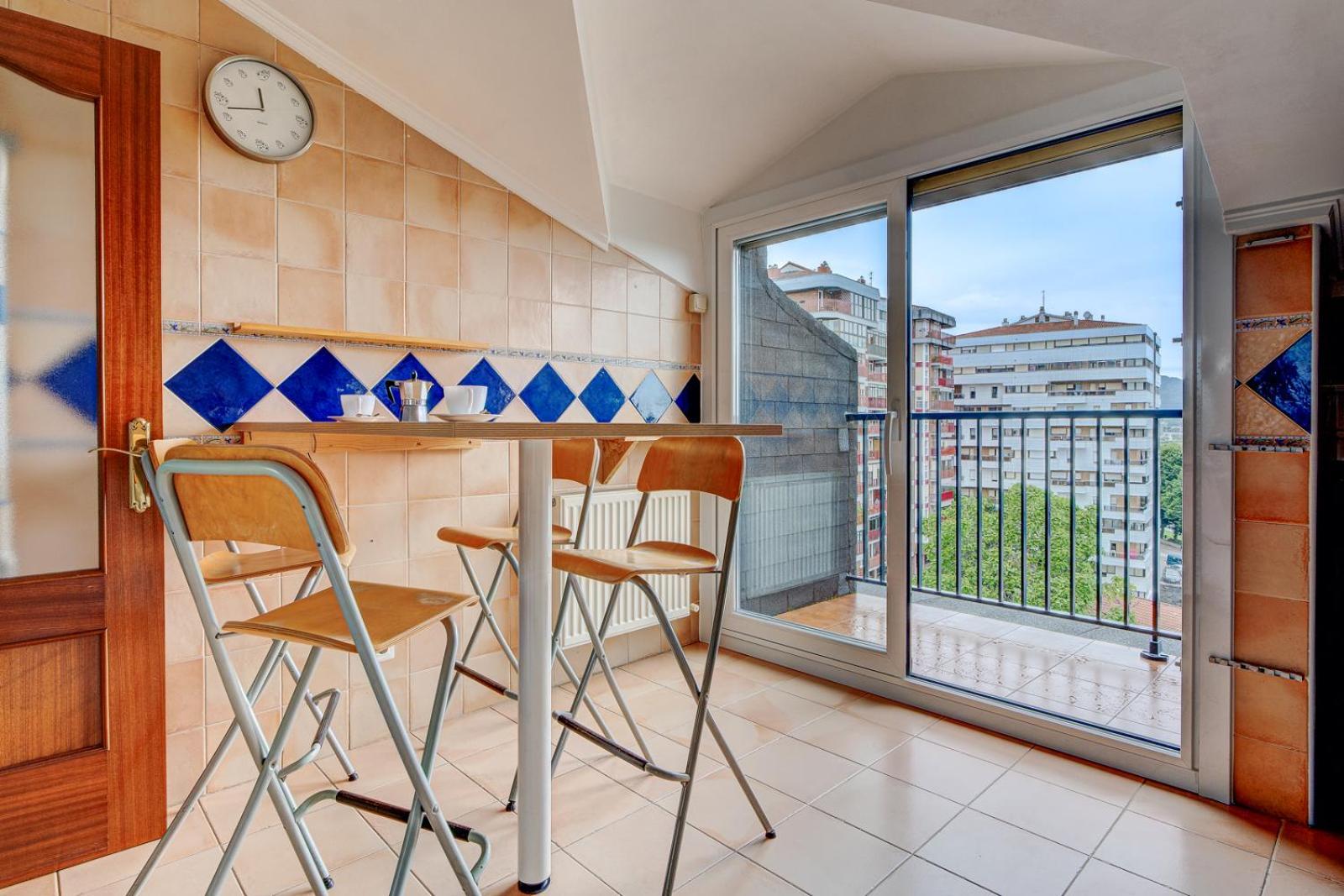 Luminoso Atico Con Terraza, Irun, Parking, 4pax Irun