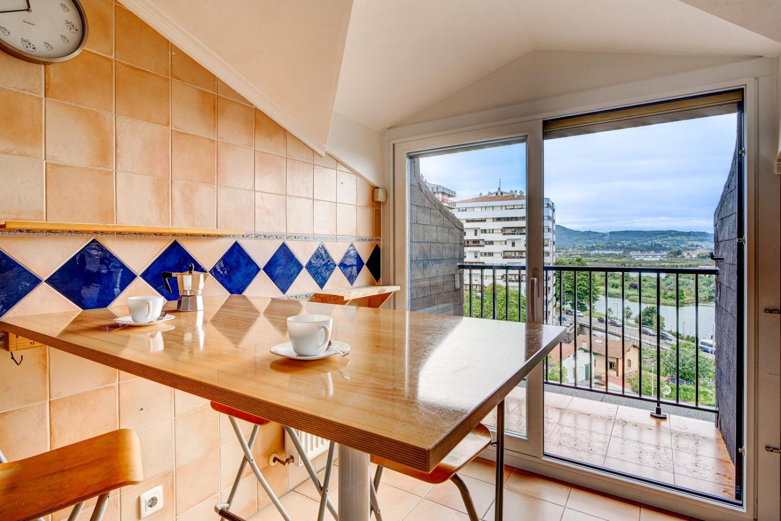 Apartment Luminoso Atico Con Terraza, Irun, Parking, 4pax *