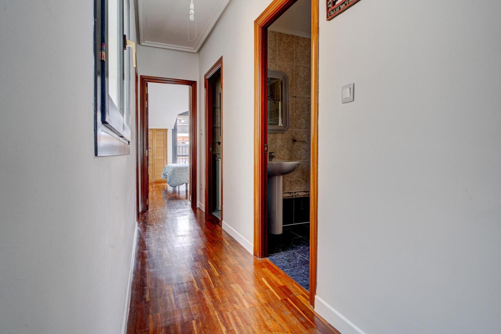 Luminoso Atico Con Terraza, Irun, Parking, 4pax Irun