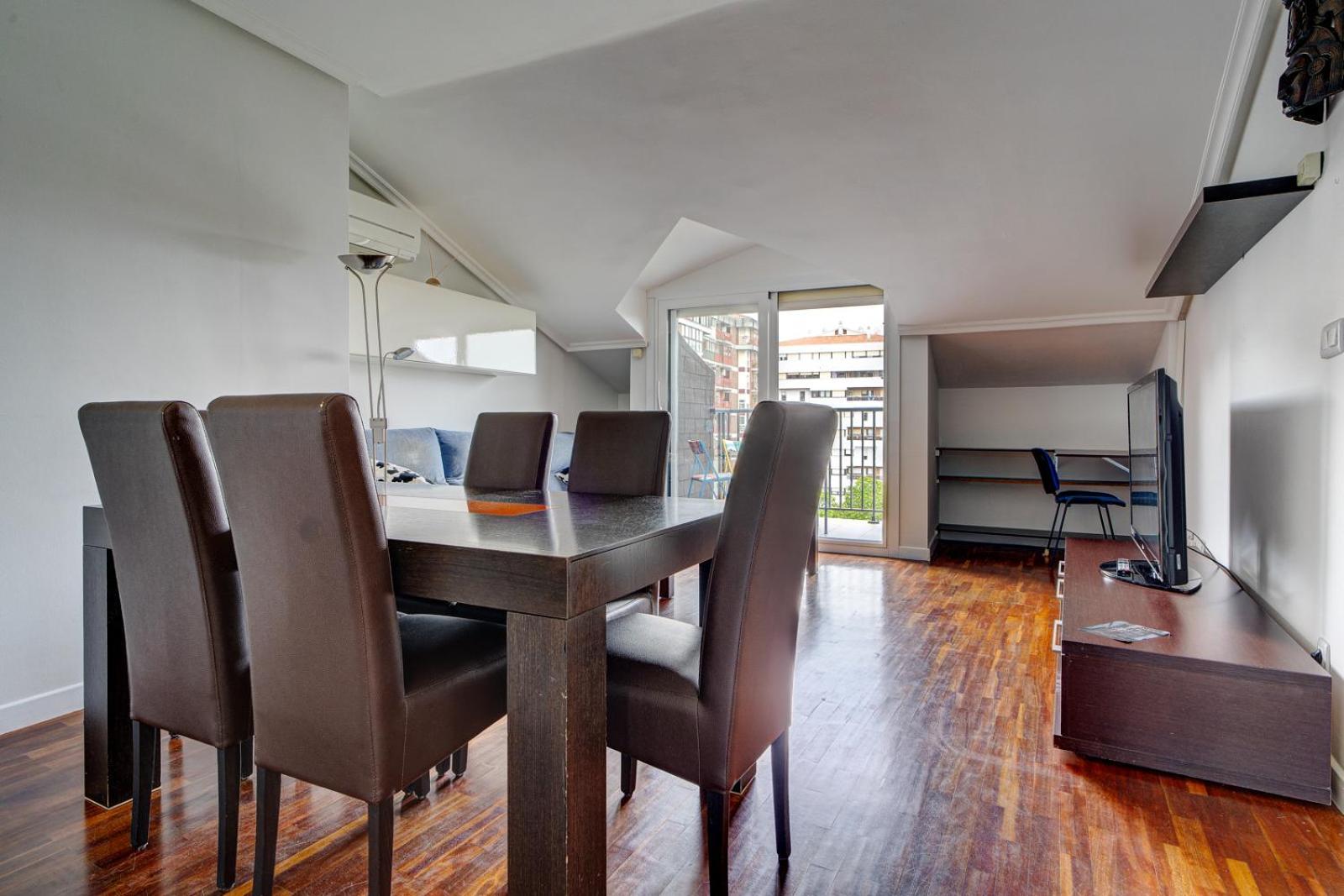Luminoso Atico Con Terraza, Irun, Parking, 4pax Apartment