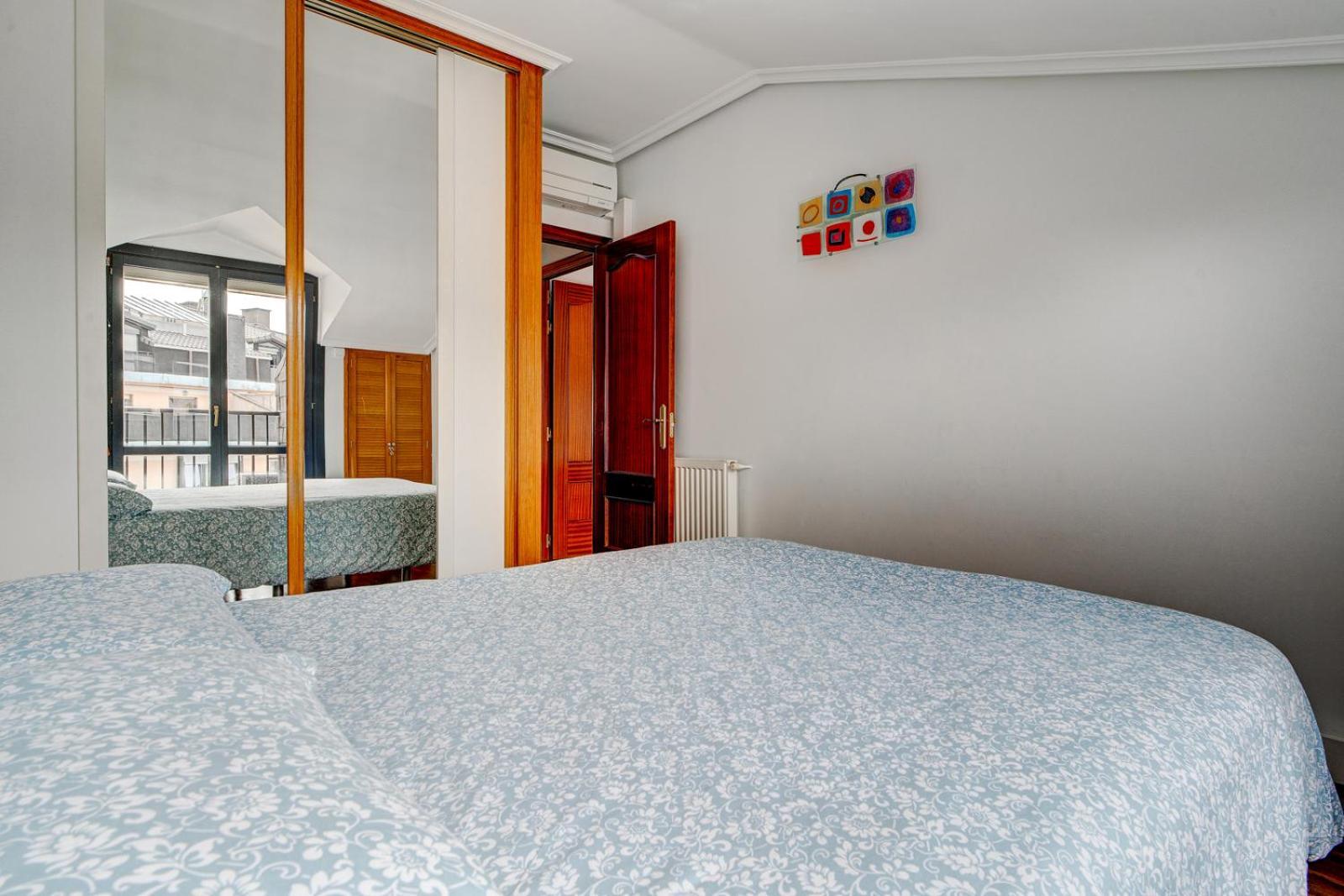 Luminoso Atico Con Terraza, Irun, Parking, 4pax Apartment Irun